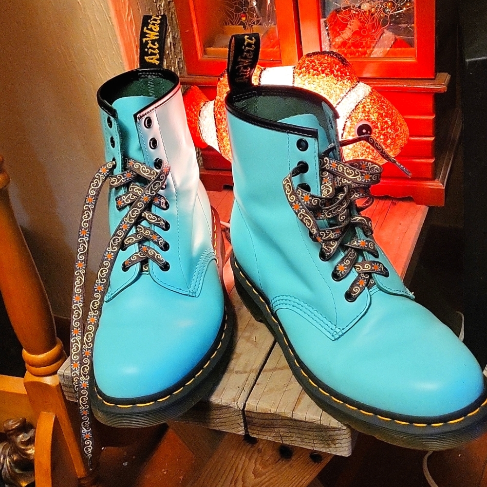 Rare Dr. Martin Mint Green like new.
